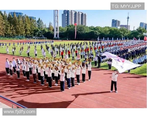 上海大学足球队奋勇争先展现青春风采助力校园文化建设与体育精神传承